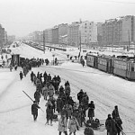 300px-RIAN_archive_178610_Moscow_Avenue_in_Leningrad_led_to_the_front_during_the_1941-1945_Great_Patriotic_War